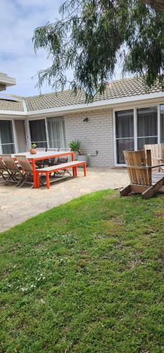 5 By the Church, Port Fairy (Foto 8)