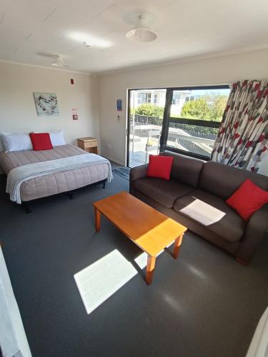 Moeraki Beach Motels in Moeraki
