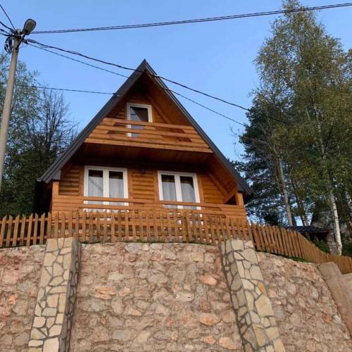 Vikendica Planinski pogled Pale Macar
