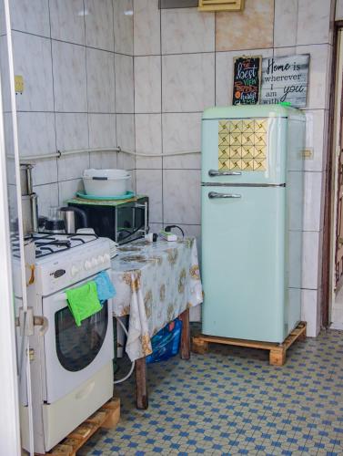 厨房, Maxim Hous, Central au Rond point Maetur Bonamoussadi, 24h Electricité, Sécurité, Eau, WIFI (Maxim Hous, Central au Rond point Maetur Bonamoussadi, Fibre Optique, Groupe electrogene, Forage, Pa) in 圣芭芭拉