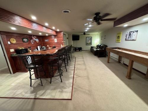 Unit 701 5 bd 3 ba condo - Tap to explore photos