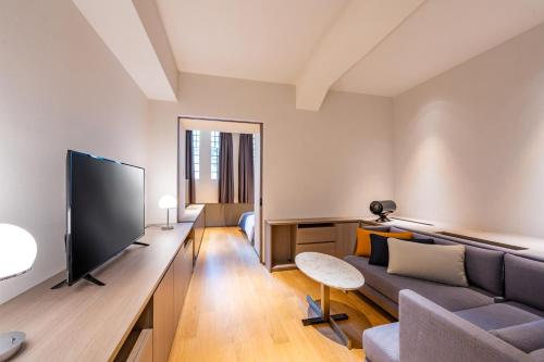 room detail thumbnail 1