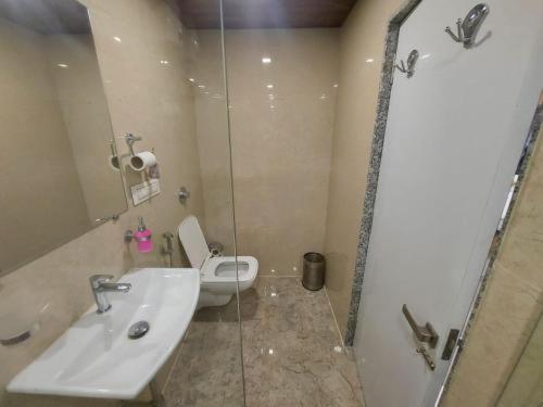 Glitz Hotels Sai Guest House - Nr Inorbit Mall Vashi