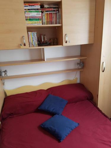 Two-Bedroom Apartment with Balcony and Sea View image 9