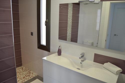 Apartamentos Turísticos Clavero - image 7