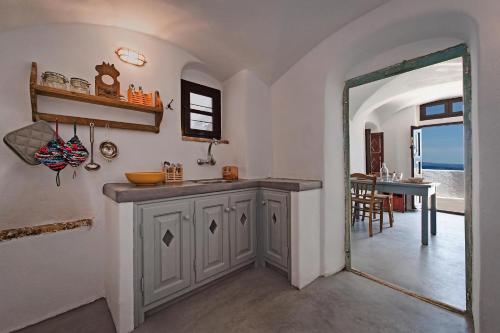 Two-Bedroom House with Caldera View image 5