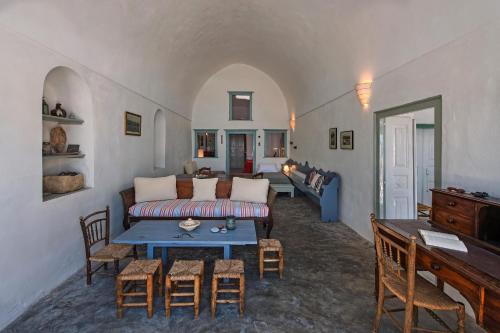 Two-Bedroom House with Caldera View image 3
