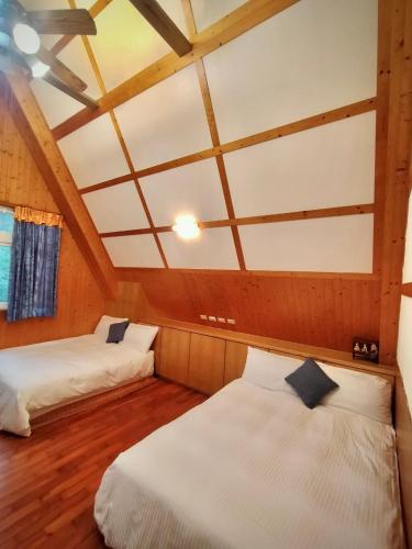 2 double beds