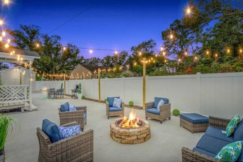 King bd Charming 2-Storey Cottage w PrivateYard in Orlando, USA