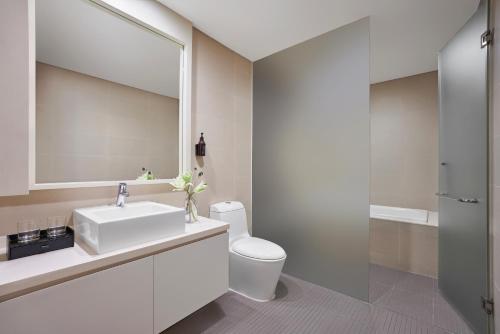 Executive Two-Bedroom Apartment (4 Adults)  image 5