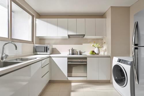 Executive Two-Bedroom Apartment (4 Adults)  image 6