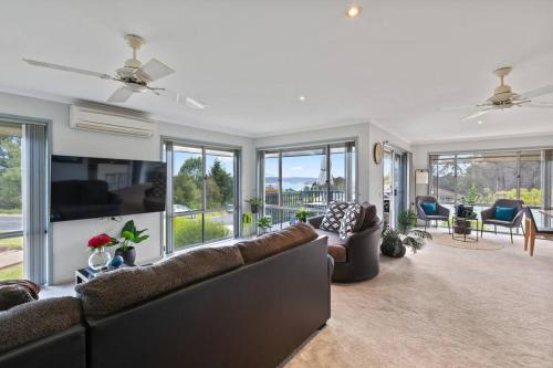 Sapphire Belle - Views