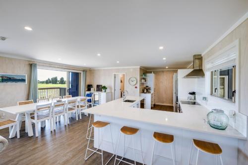 ทัศนียภาพภายนอกโรงแรม, Aroha At 2252 - Waimarama Holiday Home in ไวมารามา