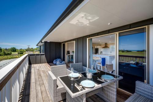 ทัศนียภาพภายนอกโรงแรม, Aroha At 2252 - Waimarama Holiday Home in ไวมารามา