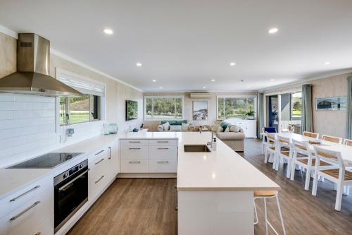 ทัศนียภาพภายนอกโรงแรม, Aroha At 2252 - Waimarama Holiday Home in ไวมารามา