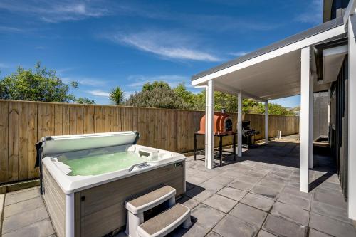 ทัศนียภาพภายนอกโรงแรม, Aroha At 2252 - Waimarama Holiday Home in ไวมารามา