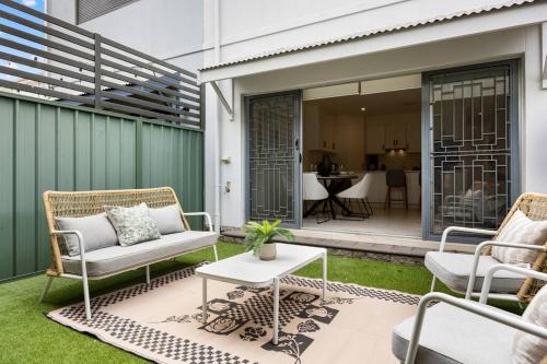 Mawson Lakes Retreat - 3BR, Wifi, Parking in Mawson Tavak