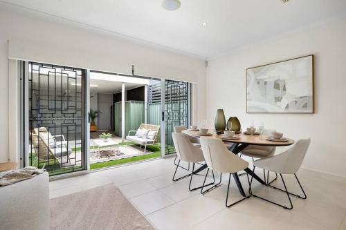 Mawson Lakes Retreat - 3BR, Wifi, Parking in Mawson Tavak