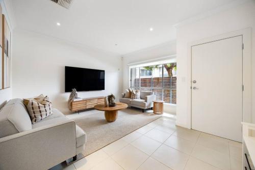 Mawson Lakes Retreat - 3BR, Wifi, Parking in Mawson Tavak