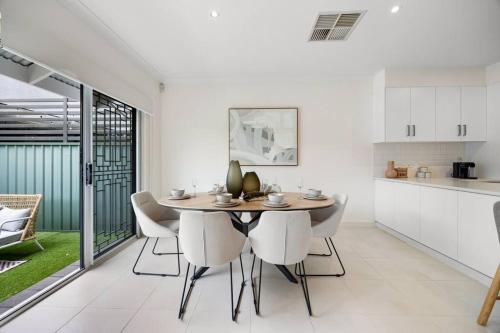 Mawson Lakes Retreat - 3BR, Wifi, Parking in Mawson Tavak