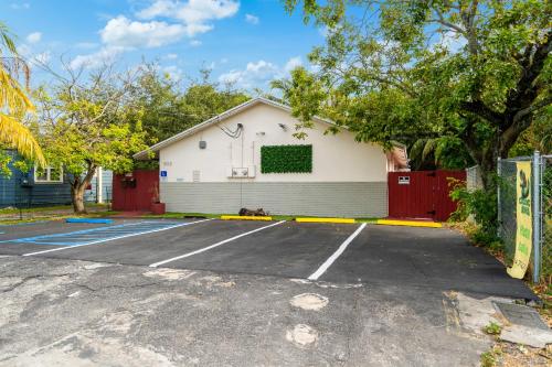 Crocodhouse eight years hosting – Fort Lauderdale, FL