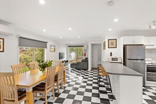 Prez Cote La Plaz - Pet Friendly -1 Min Walk to Beach in 傑維斯灣