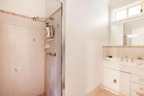 Prez Cote La Plaz - Pet Friendly -1 Min Walk to Beach - image 3