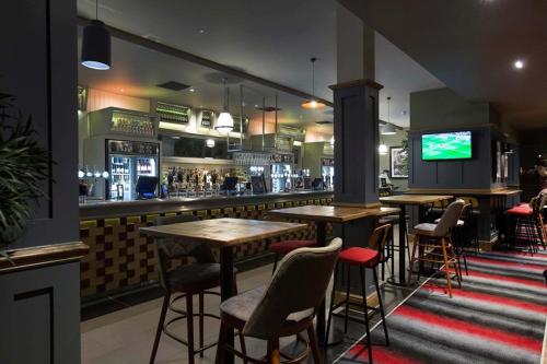 Jolly's Hotel Wetherspoon - main image
