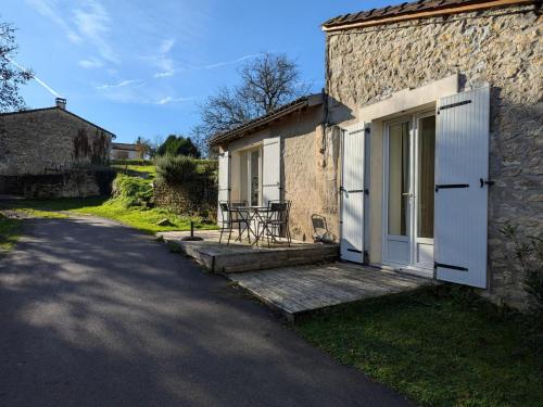 Gîte lumineux avec terrasse, jardin et Wi-Fi proche d'Angoulême, animaux acceptés - FR-1-653-82 gîte à louer Torsac