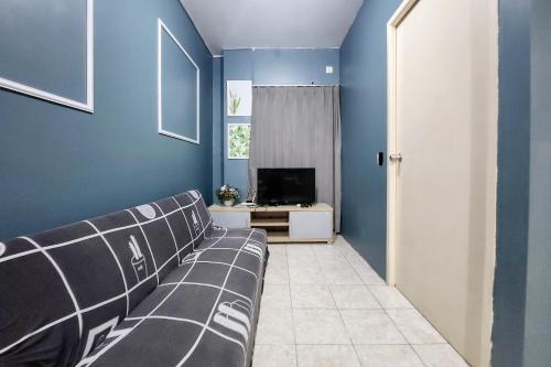 Three-Bedroom Apartment image 6