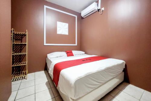Three-Bedroom Apartment image 9