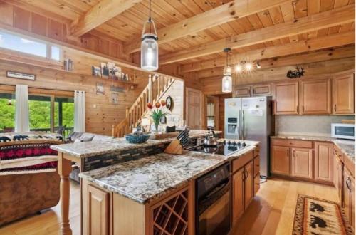 Rock the River Lodge in Ellijay, USA