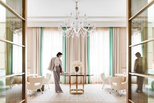 Prestige Suite King image 6