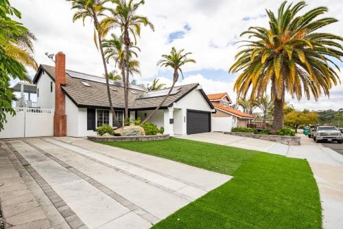 San Diego Luxury Getaway - Only 15 min to Downtown in Allied Gardens
