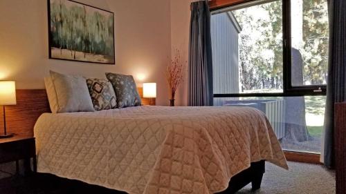Meadow House 21 - image 2
