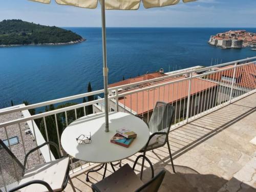 Apartments Sipa - Superior Two Bedroom Apartment with Balcony and Sea View Apartman F