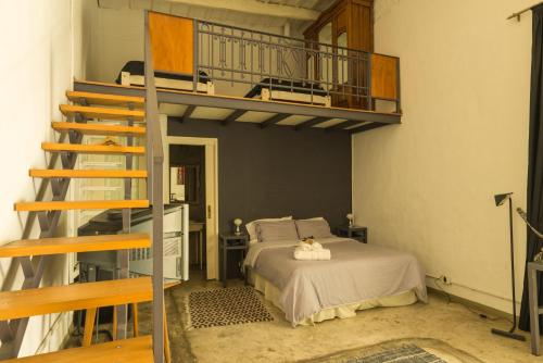 1 queen bed, 1 twin bed