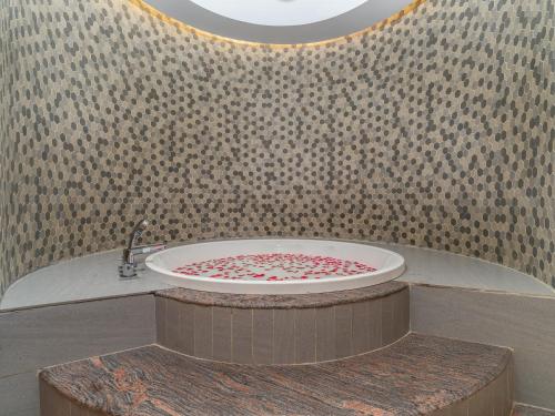 Bathroom, Sarovar Premiere Srinagar in Srinagar