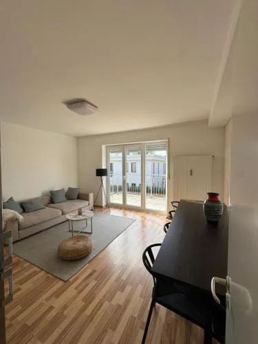 Quiet Family Apartment - 10 min to Center & Oktoberfest - Free Parking - Balcony - near Nymphenburg Palace & Botanical garden in München, Deutschland