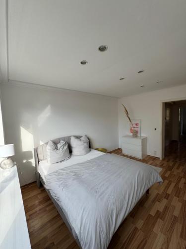 Quiet Family Apartment - 10 min to Center & Oktoberfest - Free Parking - Balcony - near Nymphenburg Palace & Botanical garden, München (Foto 7)