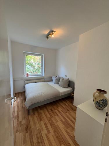 Quiet Family Apartment - 10 min to Center & Oktoberfest - Free Parking - Balcony - near Nymphenburg Palace & Botanical garden, München (Foto 8)
