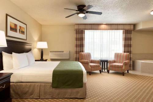 Country Inn & Suites by Radisson, Chanhassen, MN in Chanhassen, USA