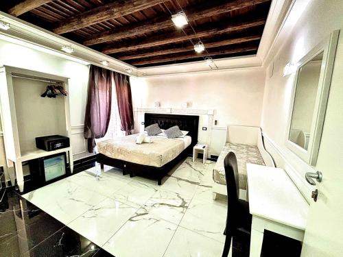 Double or Twin Room with View image 5