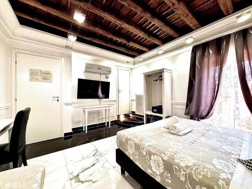 Double or Twin Room with View image 6