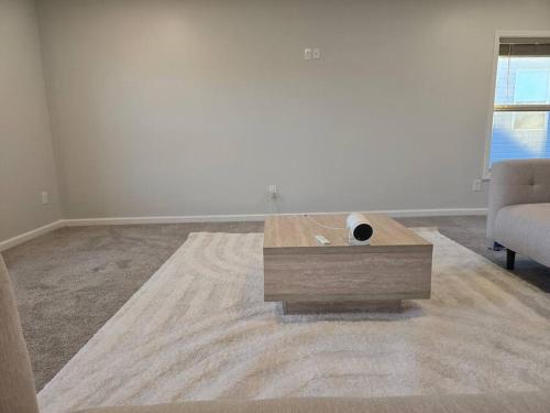 Spacious Modern Retreat Near Downtown