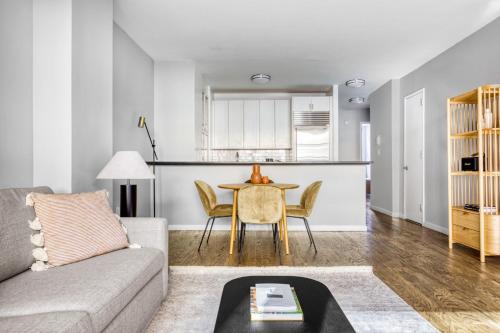Chelsea 2br w balcony elevator nr train NYC-693 in New York, USA