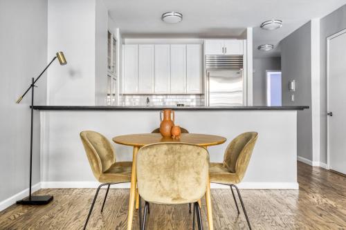 Chelsea 2br w balcony elevator nr train NYC-693 in New York, USA