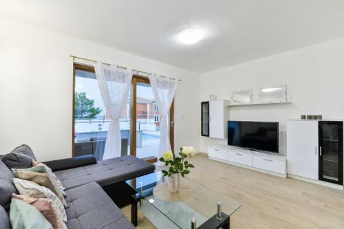 Villa with roof terrace 50 meters from the beach- by TA Leut Agency, Zaton (foto 2)
