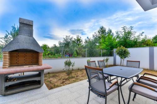 Villa with roof terrace 50 meters from the beach- by TA Leut Agency, Zaton (foto 9)