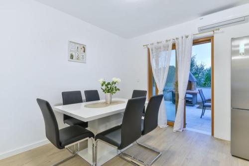 Villa with roof terrace 50 meters from the beach- by TA Leut Agency, Zaton (foto 10)